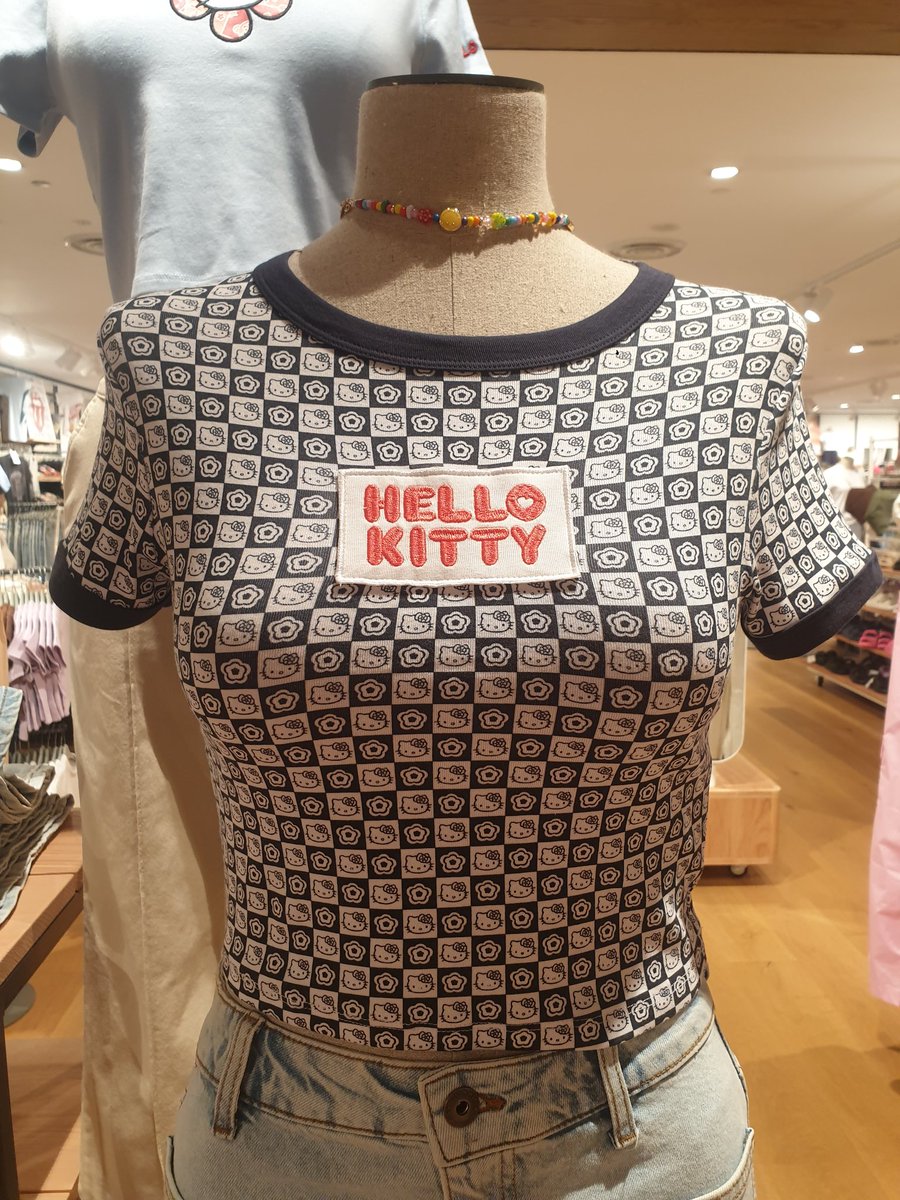 Leigh van den Berg tweet media