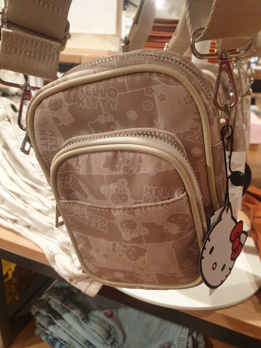 Leigh van den Berg tweet media