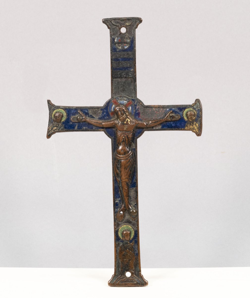 “Creu” - Anònim (Llemotges, primer quart del segle XIII) #orfebreria bit.ly/3E7kkIU