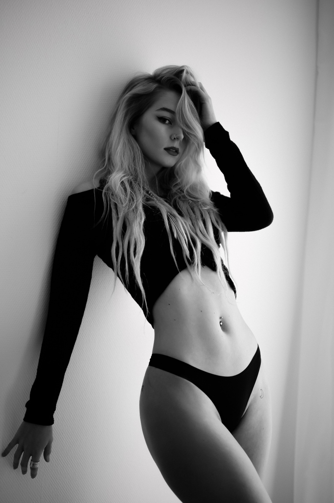 sylvanamarilore's tweet photo. Keep doin' just you🤍
.
.
#hippiegirl #hippiestyle #hippiesoul
#dreadgirl #tattoogirl #wonderlocks
#dreadlocks #gypsygirl #septum
#nosepiercing #dreadslife #dreadfeature #dreadlove #hippiespirits #hippiegypsy #dreadstagram #blackandwhitephoto #blackandwhitephotography #dreadhead https://t.co/zSA14R3bw5