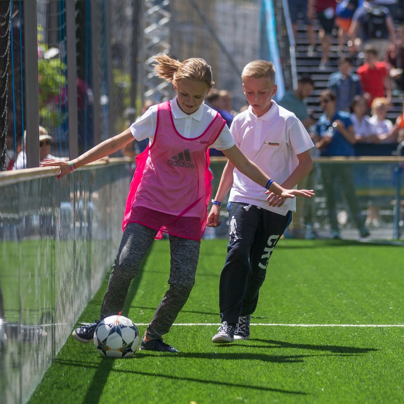 UEFA's tweet photo. 🏆 Ahead of #WorldChildrensDay, we’re hosting the UEFA Child and Youth Protection Summit.
⚽ Organised with @TdhEurope & @RoyalBelgianFA, the event gathers 49 national associations, @EU_Commission, and @COE to advance #childrights to play football safely!
#UEFAChildProtection