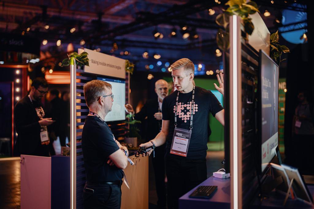 Tietoevryfi's tweet image. Joko löysit meidän #Slush2022 ständille? Esittelyssä mm. ratkaisu jonka avulla pystymme pelastamaan viinisatoja jäätymiseltä, sekä ratkaisu jonka avulla pyrimme estämään koulukiusaamista. Ja toki paljon muuta 👌🏻 #purposefultechnology #innovaatio #vastuullisuus