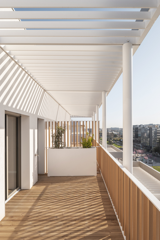 ⭐ Residence Althéa in Vélizy-Villacoublay, France | 92 apartments | 7 floors | 5680 m² | more than 2,000 m³ of solid wood. 
👉 Check this out: archdaily.com/988399/velizy-… 
📷 Cyrille Weiner

#buildinwoodh2020 #architecture #sustainablebuildings #woodisgood