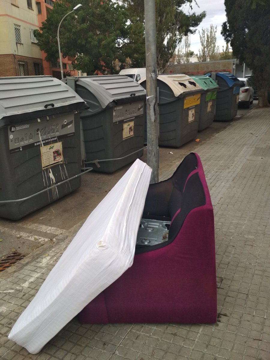 Birradegossos's tweet photo. @carlosruiztwitt @ViladecansTweet Espero que a l' #Agenda2030 deixem de ser pioners en residus del descans #sofas i #matalassos https://t.co/no1rLAZLrN