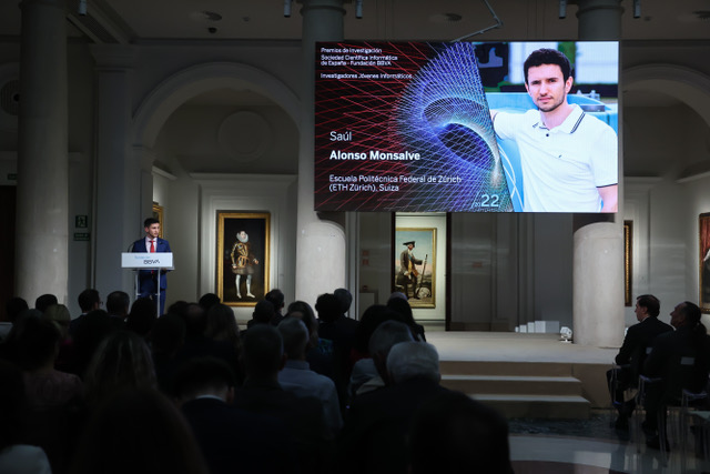 EPS_UC3M's tweet photo. Saul Alonso Monsalves, Doctor en Ciencia e Ingeniería Informática por la @uc3m, recibió el premio en la modalidad de Joven Investigador en los Premios de Investigación de @scie_inform @FundacionBBVA
¡Enhorabuena! https://t.co/vQcyAwud3A
#SomosIngenieríaUC3M #UC3MesIngeniería https://t.co/HhTIDNdAKT