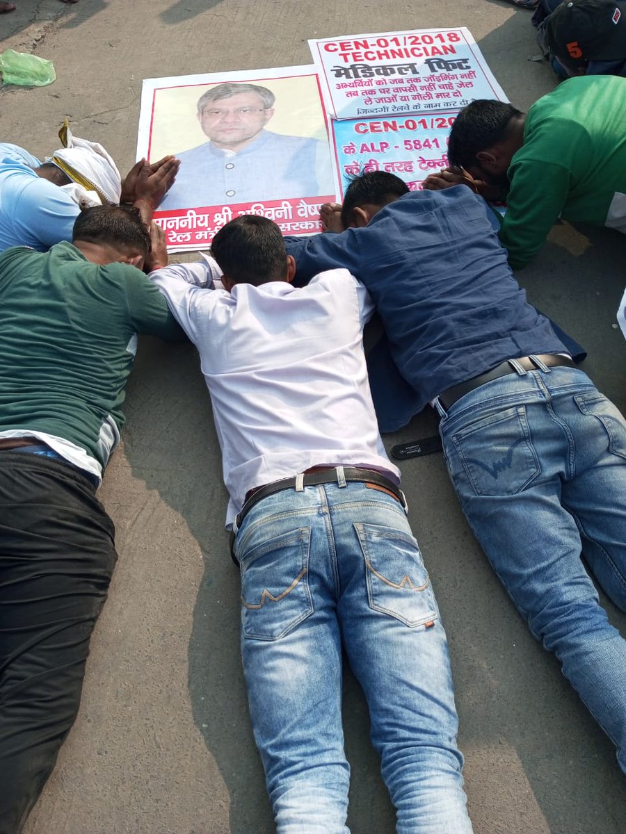 Electrical2024's tweet photo. यह बेरोजगार नहीं ! 
चयनित मेडिकल फिट बेरोजगार है! (रेल्वे स्टैडबाई) 
जब रेल्वे ने स्टैडबाई से 70% को नियुक्ति दे दी है तो शेष 30% को भी जल्द #AzadiKaAmritMahotsav के रोजगार मेले में नियुक्ति देकर उज्जवल भविष्य कि शुभकामनाएं दिजिए @AshwiniVaishnaw ji @RailMinIndia @PMOIndia https://t.co/YUcdLe2nxt
