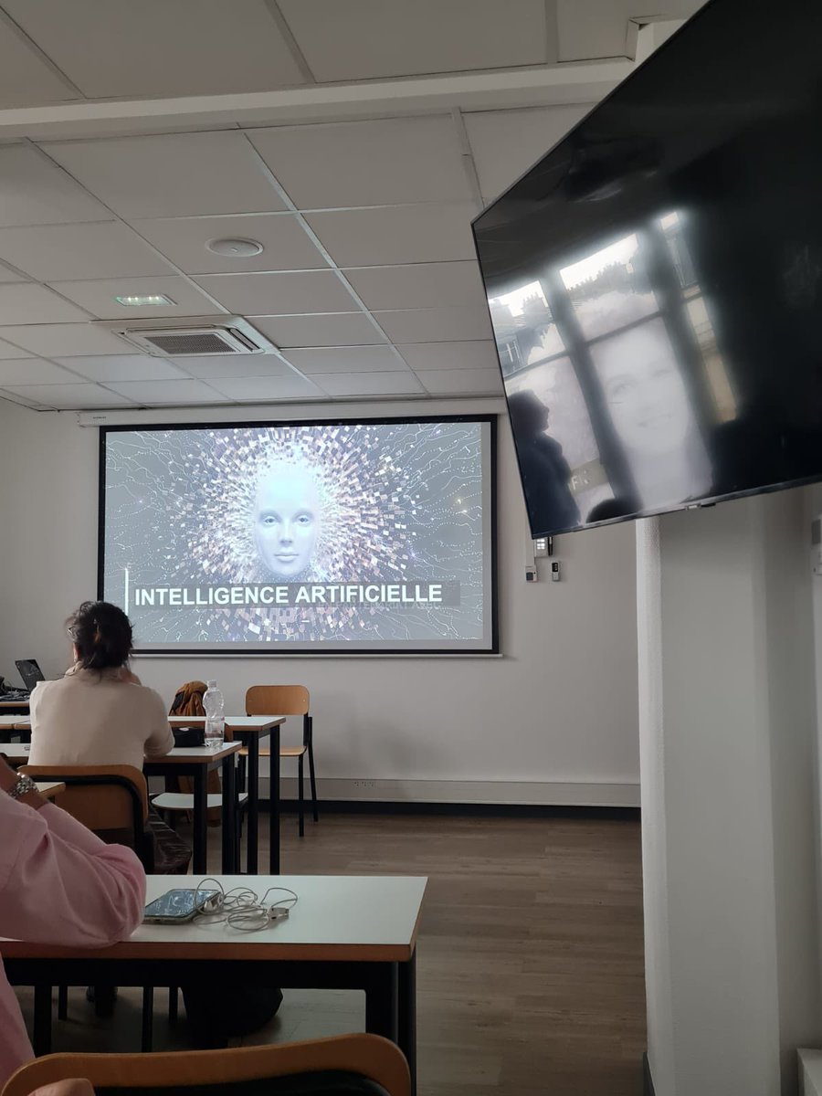 LShklw's tweet photo. Premier cours sur l’intelligence artificielle !

@ArnaultChatel 

#mbadmb #ia #digital #data #transfo #innovation https://t.co/XT99doayKJ