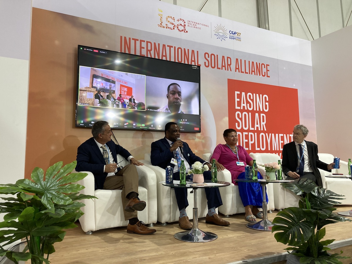 "Islands must transition our energy systems and we must do it today. To make that happen, the demand &amp; pressures for local capacity is more important than it’s ever been before." RMI's <a href="/DavidGumbsRE/">David Gumbs</a> speaking about the #ETA at #COP27 
rmi.org/our-work/afric…