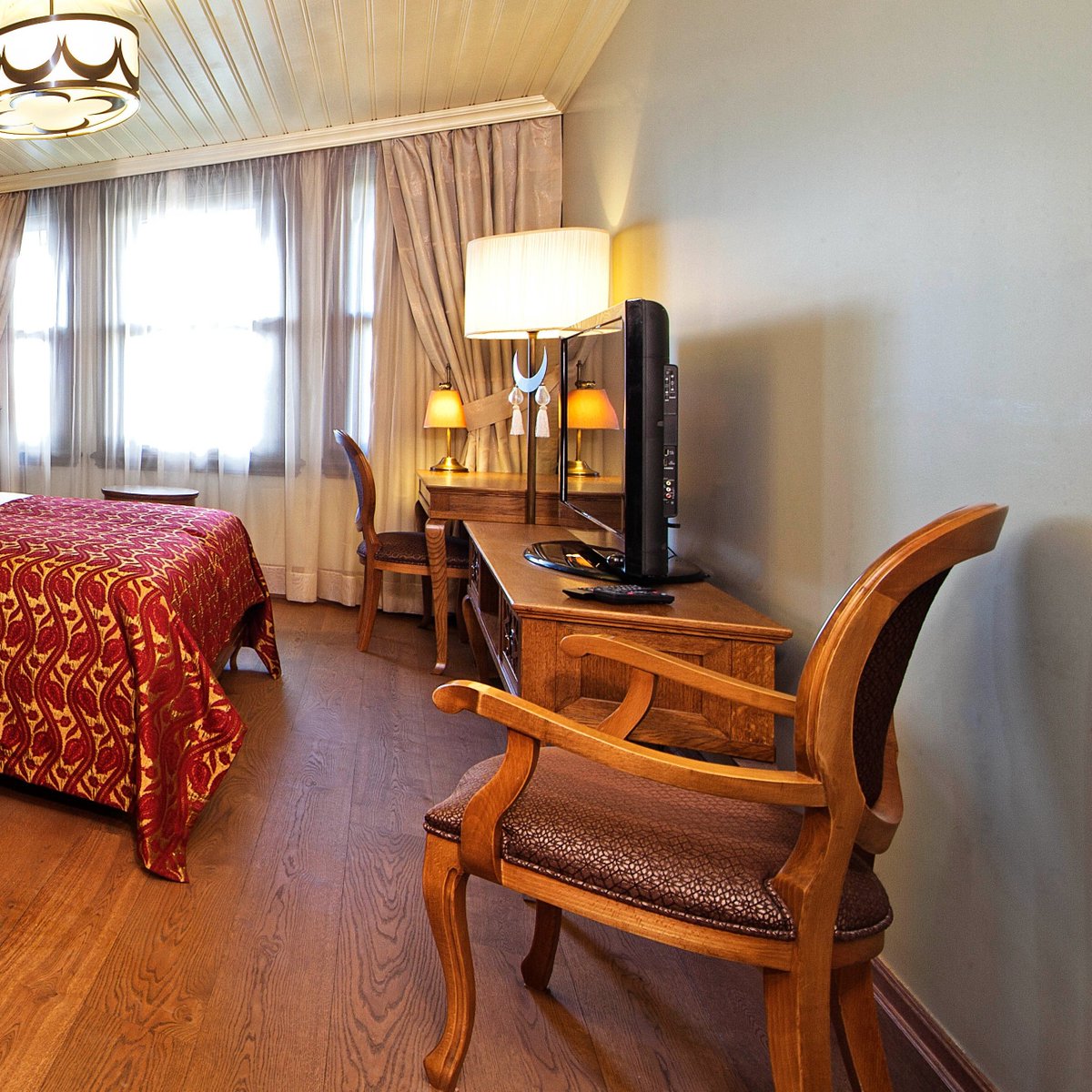 celinehotel_'s tweet image. We ensure you have ample space to relax. 💫

#celinehotel #amplespace #relax #relaxing #peaceful #istanbulhotels #hotelroom #estambul #boutiquehotel #sultanahmet #historical #decoration