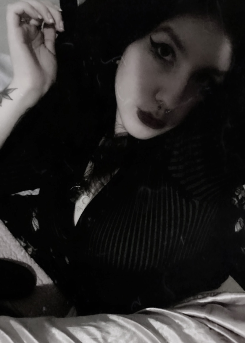 𝔩𝔦𝔩𝔦 𝔪𝔲𝔫𝔰𝔱𝔢𝔯 tweet media