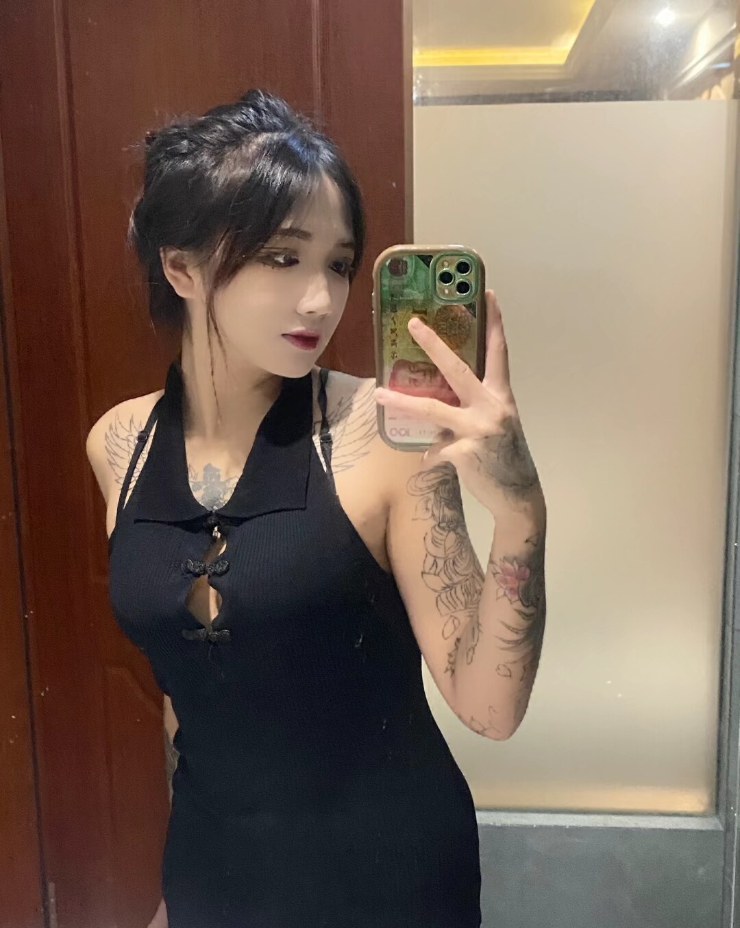 K on Twitter: "今天的工作服好看,希望客人们能对她温柔点,别再4p5p一起上了…… #反差婊 #性奴 #母狗 #调教 #意淫