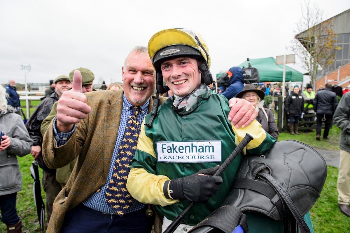 FakenhamClub's tweet photo. Annual member, Race Club member, supporting his home track and being rewarded for it. Fakenham is welcoming to all Club &amp; Syndicate horses and will work with managers for the best possible experience. @FakenhamRC @bencaseracing @sedmundsracing https://t.co/znnlPx3OW0