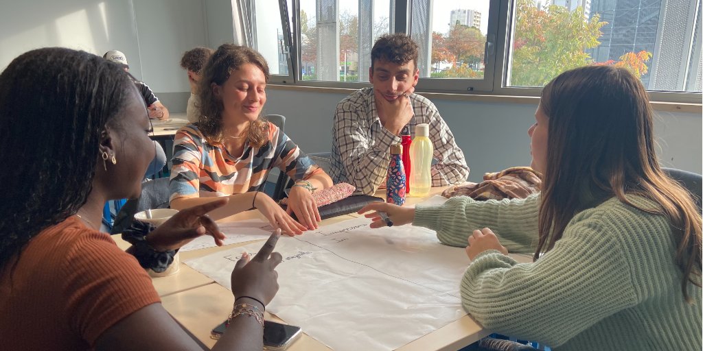 👥 Serious Games Derdians

Le mois dernier, les ISTOMiens ont participé au Serious Games Derdians. 
Il s'agit d'un jeu basé sur des mises en situations pour coordonner le management de groupe et s'adapter à l'interculturalité. 🤝

#istom #seriousgames