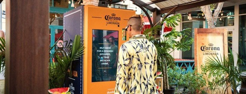 EnjoyDigitAll's tweet photo. (#ISC22ECH) La marque de bière #Corona et la plateforme #Duolingo dévoile un distributeur de boisson à commande vocale... en espagnol uniquement 🇪🇸
@Echangeur @BNPP_PF @BNPParibas https://t.co/pSpGE3zeac