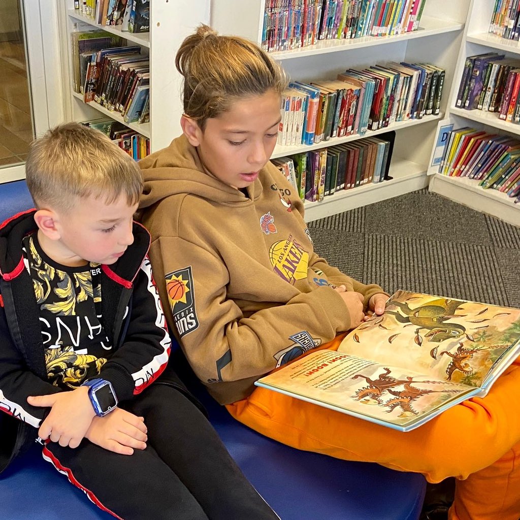 IICS1911's tweet photo. Grade 7 students read to G1/EY5/EY3-4 buddies to celebrate picture book month, which is in November๐
#IICS #LifeatIICS #IICSsince1911 #ibschool #ib #bookmonth #internationalschool https://t.co/x8dWhhhBOG