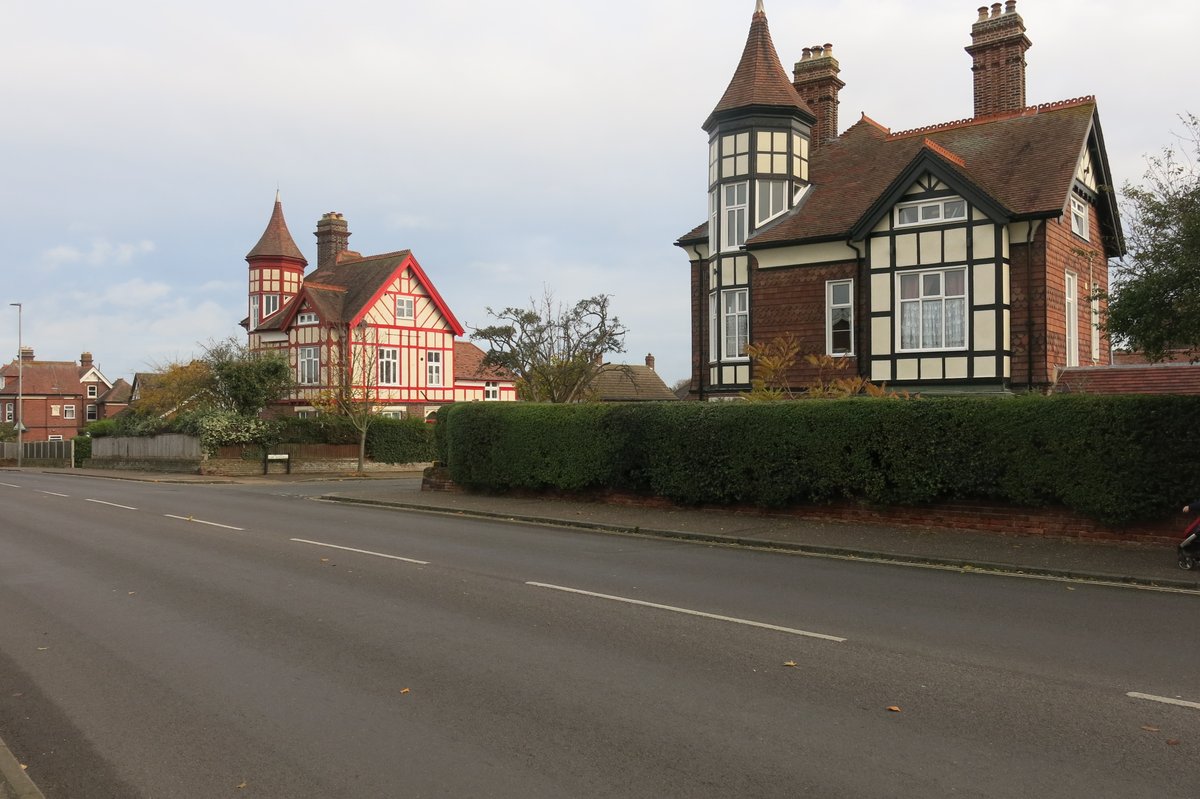 Bexhill Museum on Twitter "RT CromerMuseum Then and now... entrance to Cliff Avenue, Cromer
