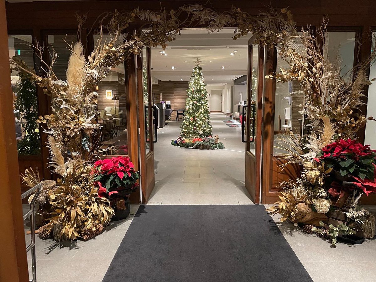 KRZMarriott's tweet photo. ホテルはすっかりクリスマスの装いです🎅🎄
ぜひ、たくさんお��真をお撮りください☆☆☆
#軽井沢マリオットホテル
#karuizawa
#marriotthotel https://t.co/xUFsBINc2Z