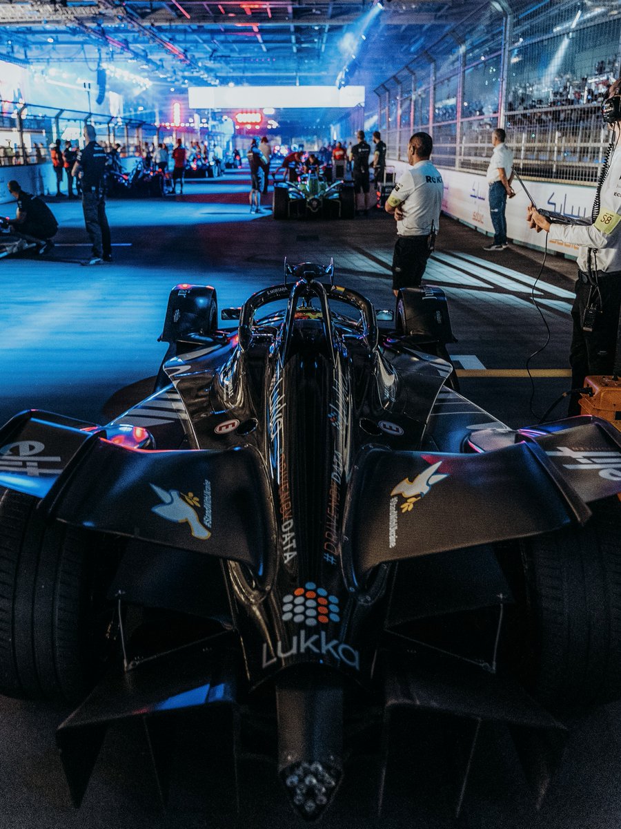 maseratimsg's tweet photo. Reminiscing on London S8❤️
Make sure you don't miss any of the indoor/outdoor track action at our Season 9 finale by grabbing your tickets NOW at: https://t.co/kTq3a3iyDi
#ABBFormulaE #BornOnTrack https://t.co/b5pyVpjS9J