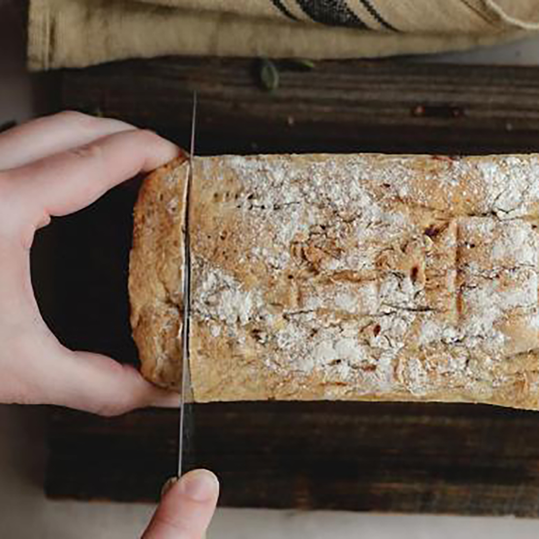 Tällä kätevällä ohjeella saat kuohkeat ja aromikkaat vuokaleivät valmistamalla leipätaikinan joko pikajuureen tai yön yli juureen🍞😋 👉Testaa tämä! Kurkkaa resepti täältä hubs.li/Q01sh7h30  #myllynparas #parasleipä