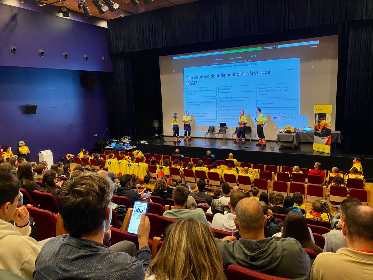 semgencat's tweet photo. 🔛 En marxa la ponència sobre Gestió d’Incidents de Múltiples Afectats (IMA) al territori de l’Alt Pirineu i Aran⛰️

4 professionals #SEM experts en IMA -Juanjo Verge, Jaime Barreiro, Olivia García i Albert Gual- expliquen com actuar a través d’un joc dinàmic amb els assistents👏🏼 https://t.co/qTQvHR40fW