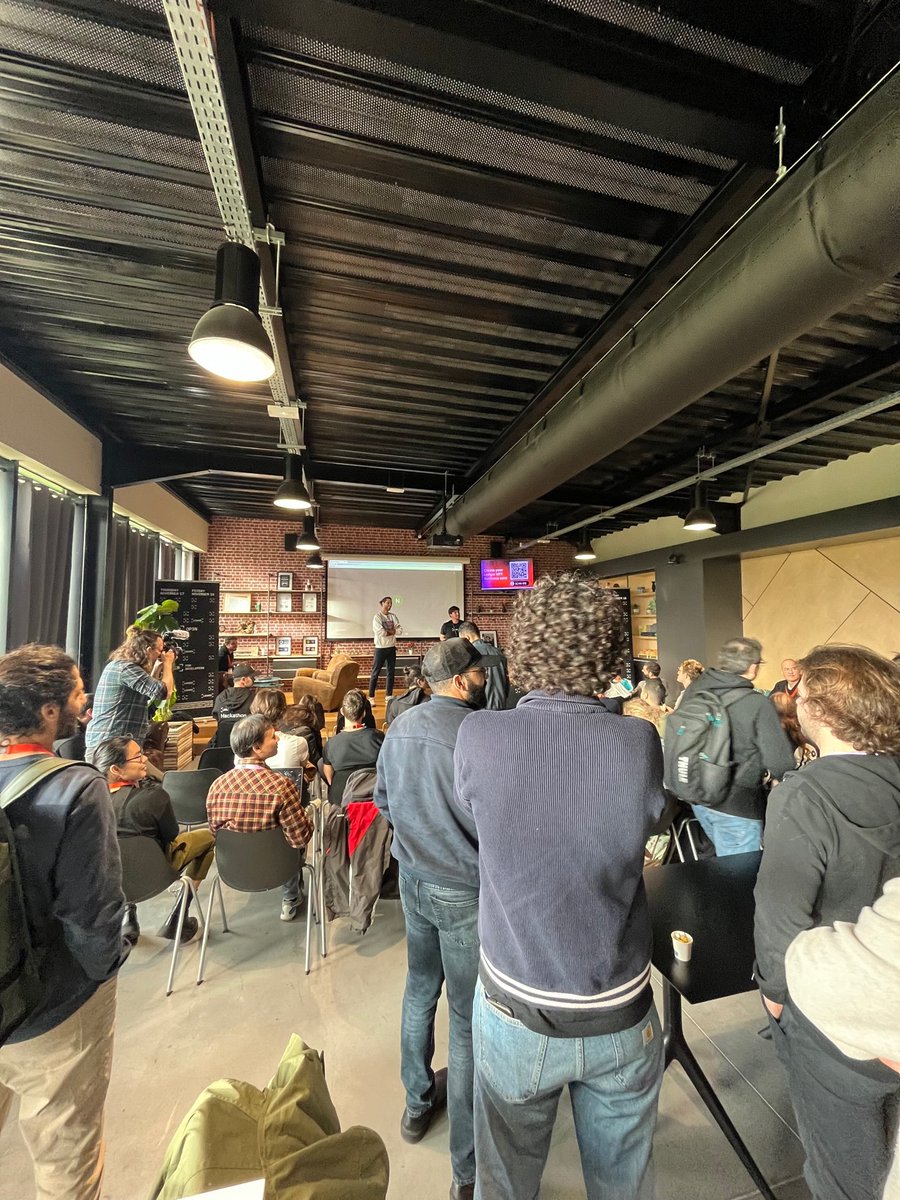 Ledger's tweet image. Welcome to Vierzon! 

Ledger produces and ships our hardware products from here.

In the next two days, we will be hosting the LedgerOp3n Developer Experience for developers from all around the world. 

Top projects will be presented at Ledger Op3n in Paris on Dec 7th!