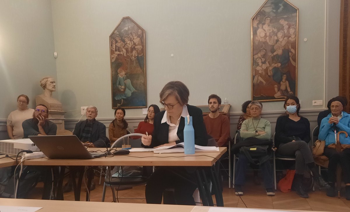 Daiwenchen's tweet photo. Bravo à Cécile Reverdy pour sa belle soutenance "les rires et sourires du jingju 京劇 et du kunqu 崑曲, contribution à l'analyse de la notion et de la représentation du rire dans le théâtre chanté chinois"@Inalco , @Inst_IFRAE https://t.co/64K0UzdpVF