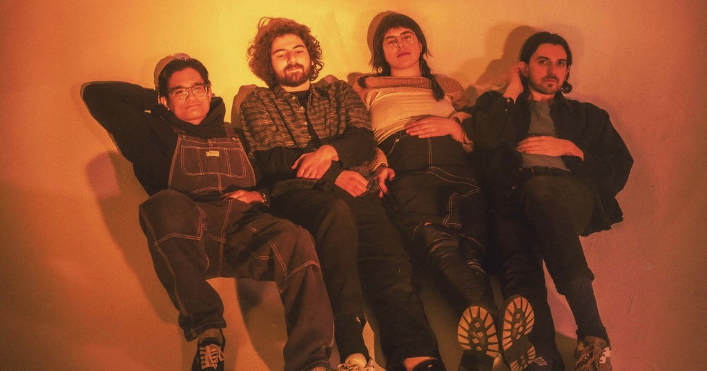 propaganda_site's tweet photo. With their slowed down pace, and the broad space opened up by their arrangements, Living Hour gets to play it subtle and add more romantic tones into their dream pop.
Start exploring their music at https://t.co/DMmmFB808P
#tPsNewEntry #LivingHour @living_hour https://t.co/pAszQOU1sx
