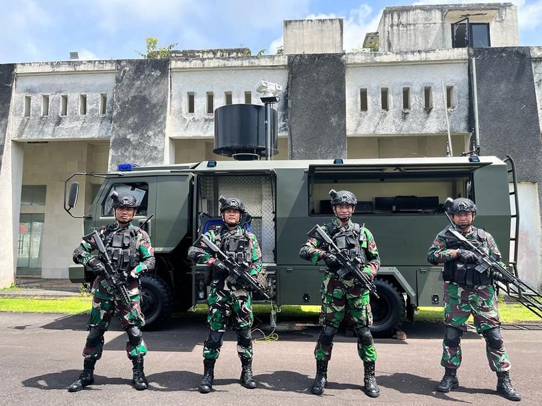 Jatosint's tweet photo. On Tuesday (15/11), an anti-drone team from Indonesian Air Force #TNIAU QRF/SF Command #PASGAT shot down (jammed) an illegal drone flying 3km south of Garuda Wisnu Kencana (GWK)
#G20Summit #G20Indonesia
📸@Kopasgat_TNIAU https://t.co/rElOrnfG6l