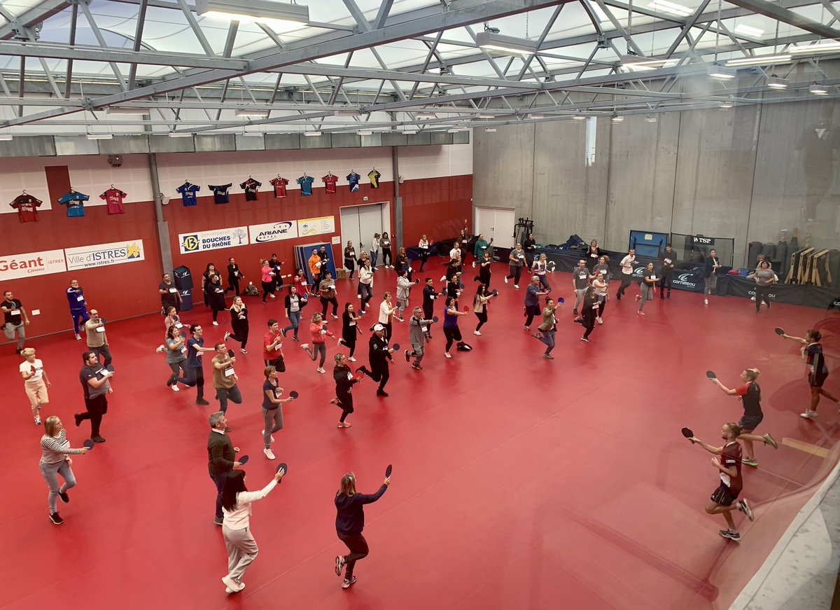 "Du stade vers l'#emploi" 👉 faire se rencontrer  les demandeurs d'emploi et les recruteurs autour des valeurs du #sport et des savoir-être plutôt qu'autour d'un CV 👟 c’est parti : place à l’échauffement <a href="/ffttofficiel/">France Tennis de Table</a> <a href="/Paris2024/">Paris 2024</a> <a href="/villeistres/">Ville d'Istres</a> <a href="/ambroisegag/">GAGNEUIL</a> <a href="/DUSSART2016/">DOMINIQUE DUSSART</a>