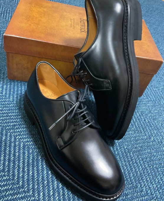革靴買ったぜ…………ふへへ……… 