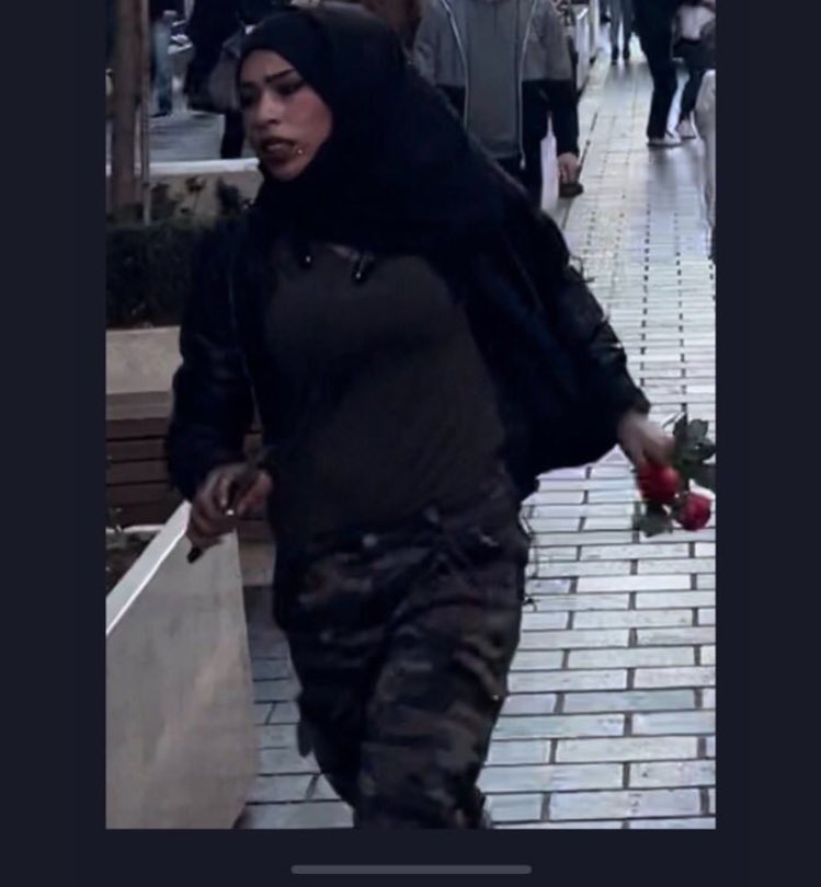 KaranliginKizi7's tweet photo. TÜRBAN BAĞLAMA ŞEKİLLERİ
İKİSİNİNKİ de #FARKLI
KIYAFETLERİ #FARKLI
GERÇEK TERÖRİST de #DERİ CEKET #VAR !?
SAHTE TERÖRİS de #DERİ CEKET #YOK !? https://t.co/DqFulwX7mK