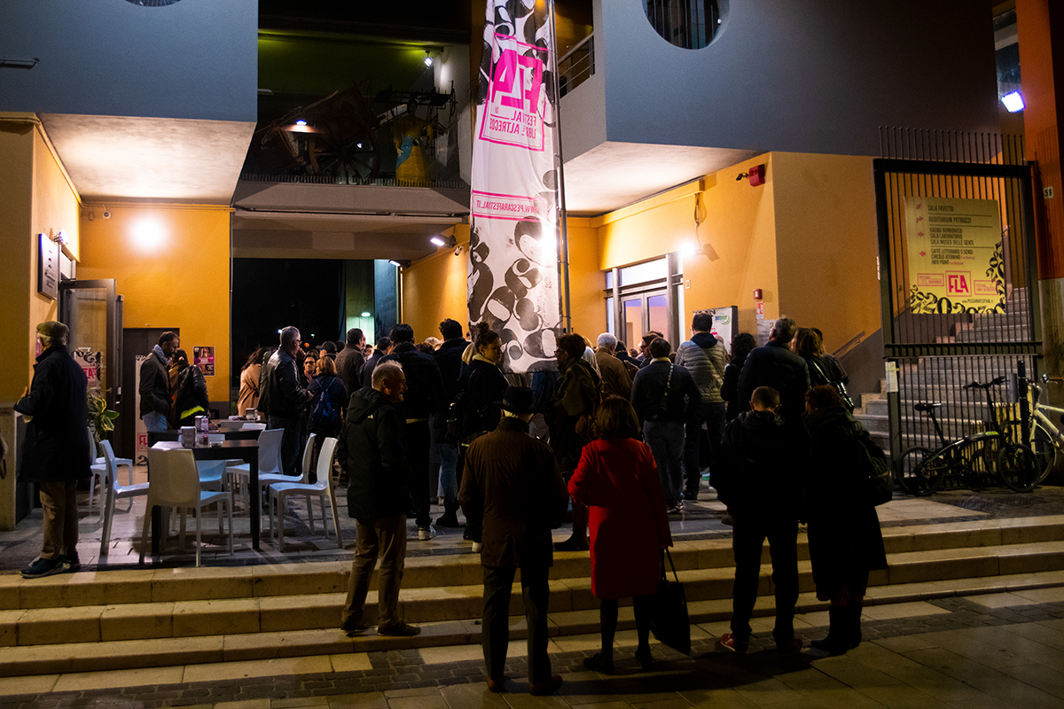 FLAFestival's tweet photo. Altri momenti di questa ventesima edizione del #FLA Festival di Libri e Altrecose. Libri, pubblico, autori, moderatori, volontari, sponsor e partner: a tutti loro va il nostro grazie per aver vissuto e fatto vivere questo #FLA2022, edizione in collaborazione con @Deco_Spa https://t.co/zwm9LH3COg