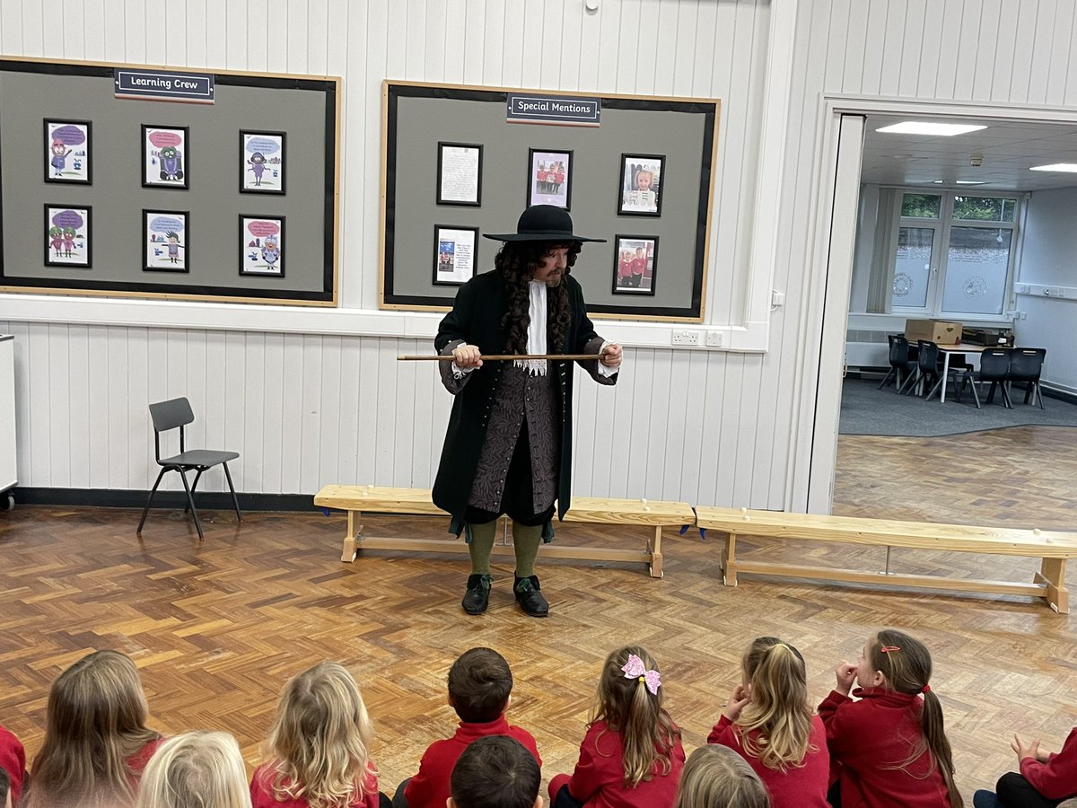 AnParkInfants's tweet image. An exciting morning at API 😊Sir William Petty has arrived to tell us all about The Great Fire of London 🔥 #apiclass3 #apiclass4 #aweandwonder #apihistory