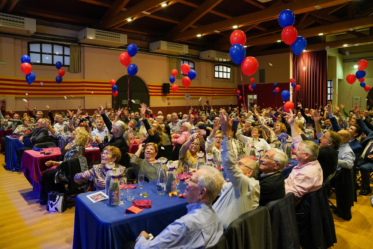 FCBPenyes's tweet photo. 🎂 El cap de setmana la @PB_Mollet va celebrar de manera espectacular el seu 50è aniversari

🤝 El vicepresident del FC Barcelona, Antonio Escudero, va estar present en un acte que va reunir a més de 200 persones

🥳 Per molts anys! https://t.co/RSTbtH3U4G