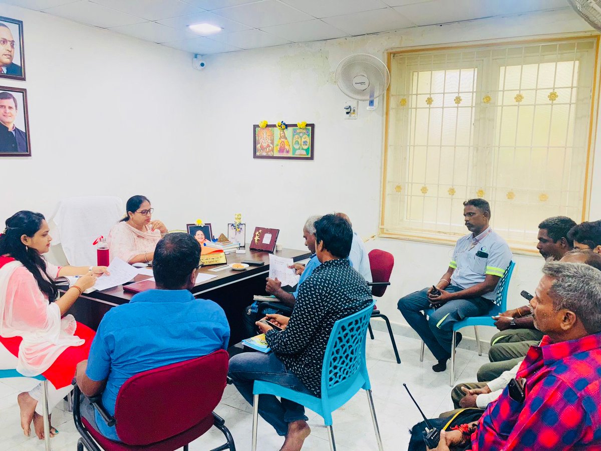 AmirdaVarshini1's tweet photo. Today we had a fruitful discussion with #namma126 ward officials on monsoon precautionary measures and current issues in our ward. @mkstalin @ThamizhachiTh @mylaivelu71 @chennaicorp @GSBediIAS @RahulGandhi @priyankagandhi https://t.co/Gk3C8u0gBL