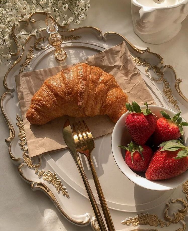 malusokay's tweet photo. Enjoying some fancy croissants 🥐 ✨ https://t.co/ky37TOE6Vp