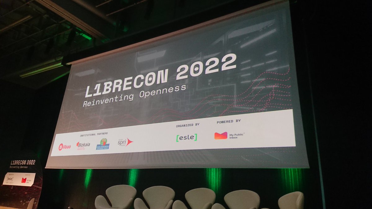 scargares's tweet image. Pues para mi, la mejor charla de #LibreCon2022, la que más me ha gustado, una crack, ha sido la dibugada @MarelisaBlanco
