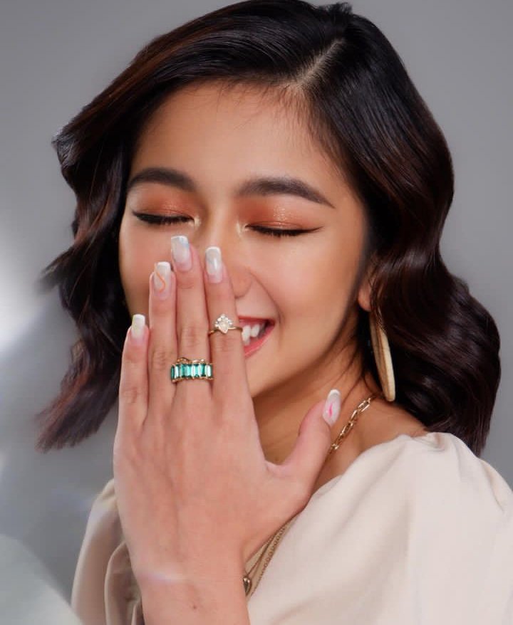 notnaddiee's tweet photo. Uy si kaori nga pala, girlfriend ni ryan.

Baka naman po may picture ang magjowa(sa mv)  ehem ehem @thegersonraven @aronguevara_ https://t.co/pniXCeknjL