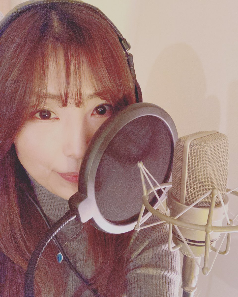 singer_mayu_mi's tweet photo. これから頼まれたコーラスをちょろっとREC🎤✨
喜んでもらえる様に愛を込めて✨
しかし、お昼に食べたラーメンでお腹満腹(15時頃)😅ちょろっと眠い🥱💤笑
私はサッポロ一番塩ラーメン派。
#neumanntlm103
#宅録
#シンガー
#愛を込めて https://t.co/kpTtBWQI5i