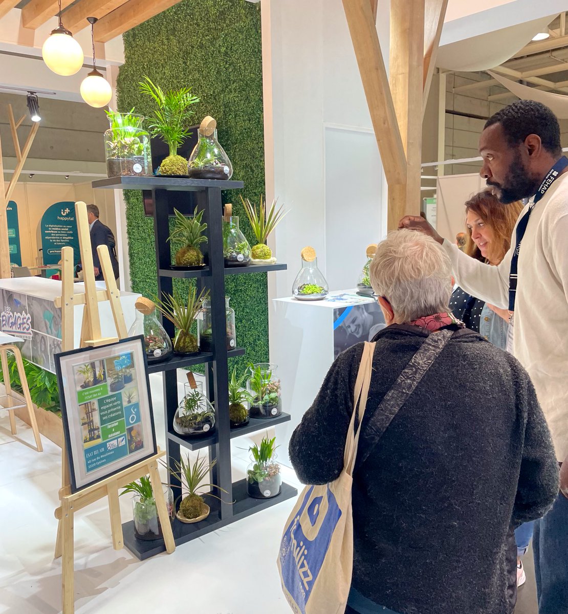 FEHAP_actu's tweet photo. Découvrez le savoir-faire des ESAT sur le stand régional FEHAP

Comme par exemple l’ESAT Bel Air qui 
crée des terrariums et kokedama @apfhandicap 

#congresFEHAP https://t.co/yttzUCYXlB