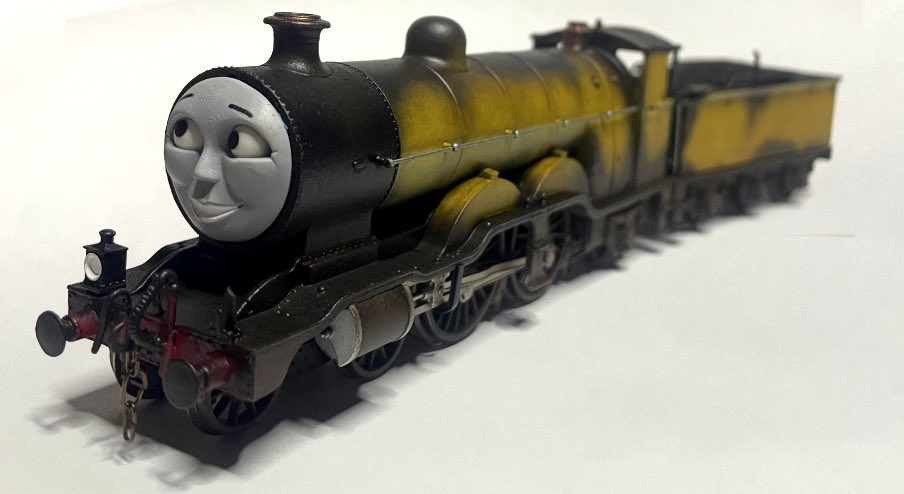 itstrainboy's tweet image. Ladies and gentlemen, Mighty Molly (my H2) is completed! :) 
I feel this fits much better than Gordon did for the basis, and now with a shortened lamp iron, 3 links fitted, airbrushed chassis and some little bits filled in, she’s finally ready! Build details below: