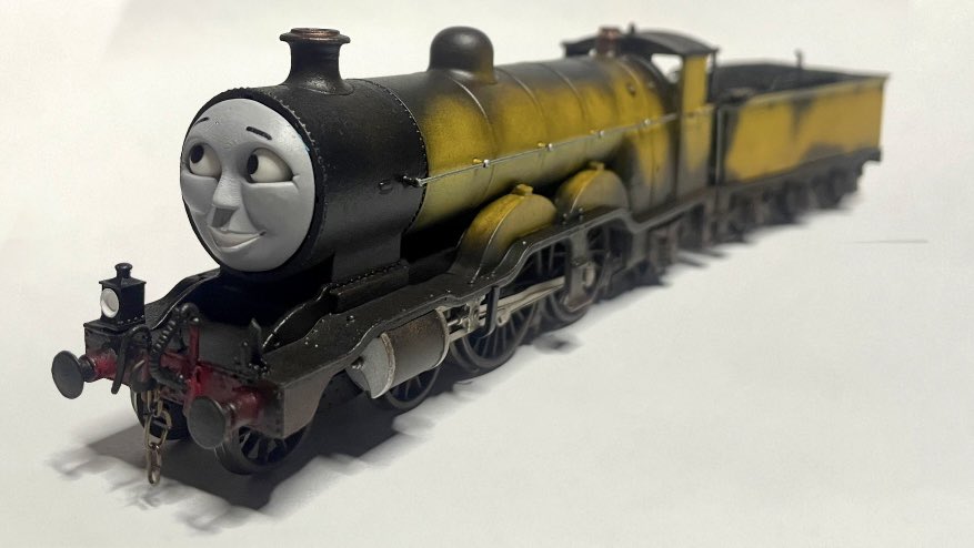 itstrainboy's tweet image. Ladies and gentlemen, Mighty Molly (my H2) is completed! :) 
I feel this fits much better than Gordon did for the basis, and now with a shortened lamp iron, 3 links fitted, airbrushed chassis and some little bits filled in, she’s finally ready! Build details below: