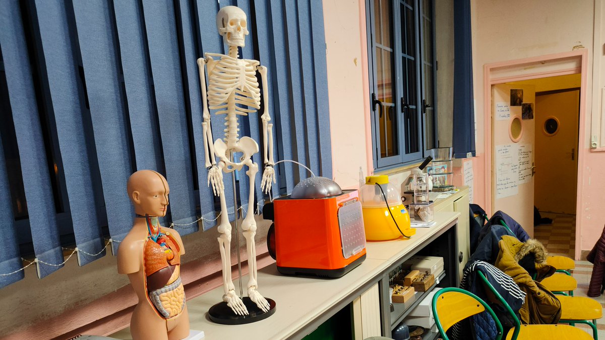 #NotreEcole, faisons-la ensemble.
Toute la communauté éducative réunie pour un premier temps de #concertation sur la modernisation du laboratoire de sciences à l'école A.Briand de Mortagne au Perche. 🧑‍🔬
La rectrice Gavini était présente pour suivre ces échanges.