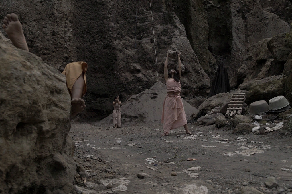 motherEarth_int's tweet photo. Indonesia. The trees are being hacked down. Pohon-pohon ditebang tanpa perencanaan.
A person raises a large rock above their heads. A 2nd person raises both arms so their face is covered. A 3rd person is lying on top of another rock.
@britisharts #CreativeCommissions https://t.co/s2uG0D9bO7
