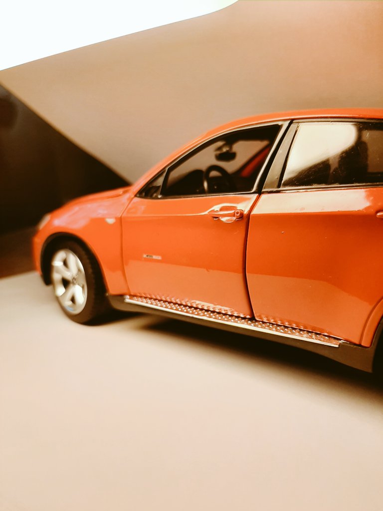 oh you know just comic things...
doing a lil car photoshoot for some panels 🚗