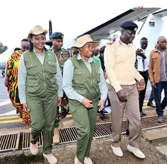 tek_kenya's tweet photo. The First Lady, Her Excellency Mama Rachel Ruto accompanied by Environmental CS. Hon @HonTuya arrives at the Kakamega Airstrip ahead of a Tree Growing Exercise in the County Today.
#5BillionTrees
#ClimateAction
@Environment_Ke
@MamaRachelRuto https://t.co/6b7uwabgCN