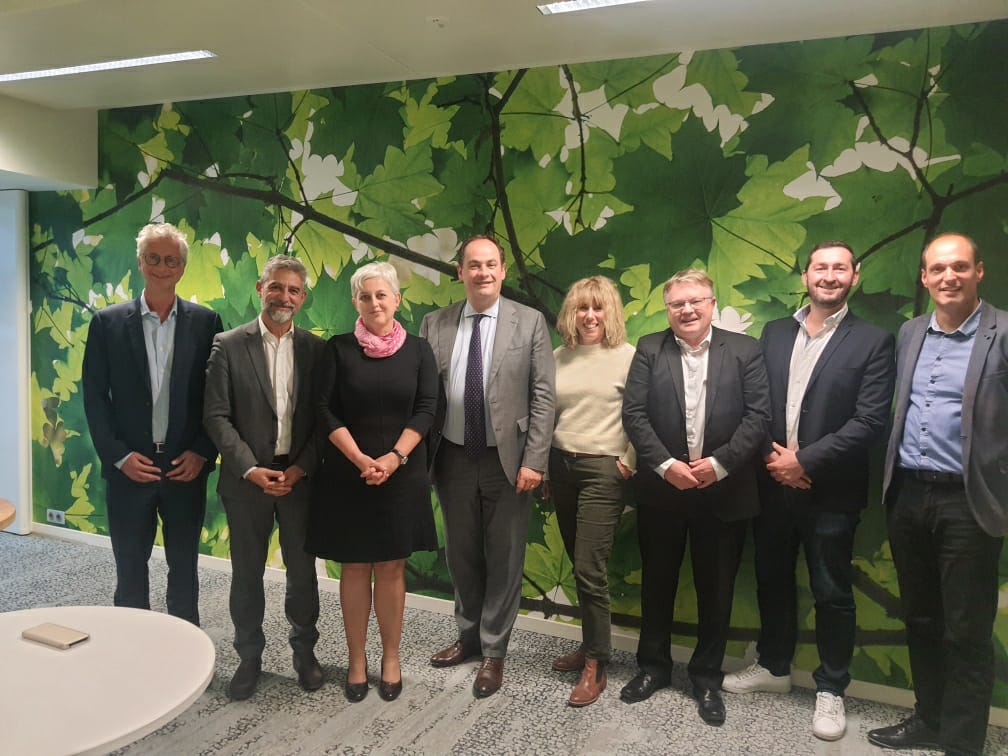 AmePoste's tweet photo. Le 16 novembre, Philippe Dorge - Directeur Général de la Branche Services-Courrier-Colis, Fabrice Féré et Yves Arnaudo ont reçu l'équipe de l'Ame pendant plus de deux heures. Les échanges sur notre actualité et nos préoccupations ont été riches et constructifs. 
@GroupeLaPoste https://t.co/fB3Me8JMG6