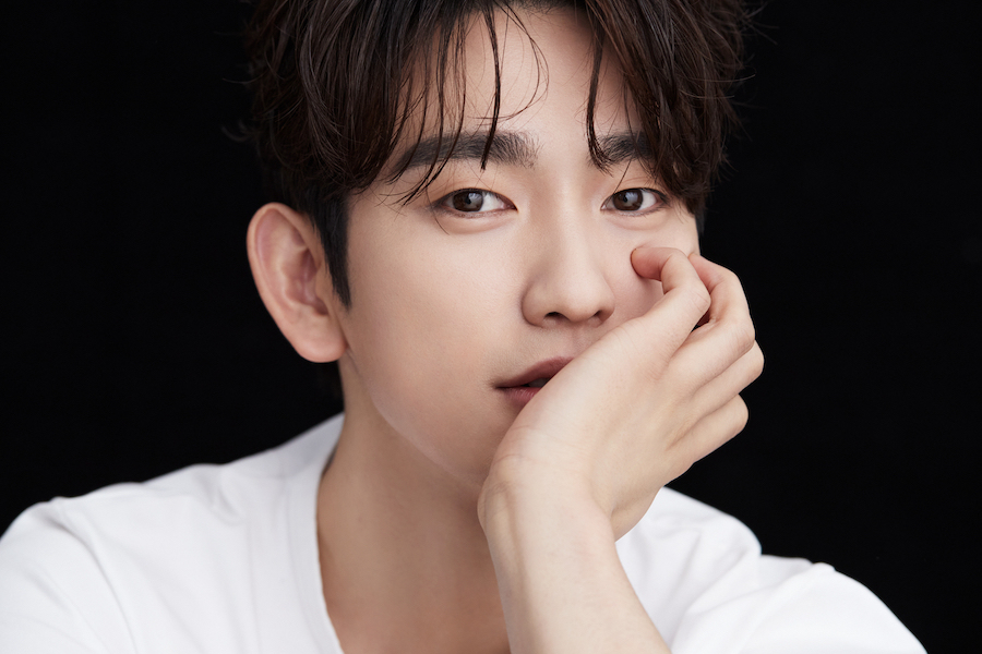 soompi's tweet photo. #GOT7’s #Jinyoung Confirms Plans For Solo Album Release
https://t.co/pkZcmTqehO https://t.co/z5yf3zhqHx
