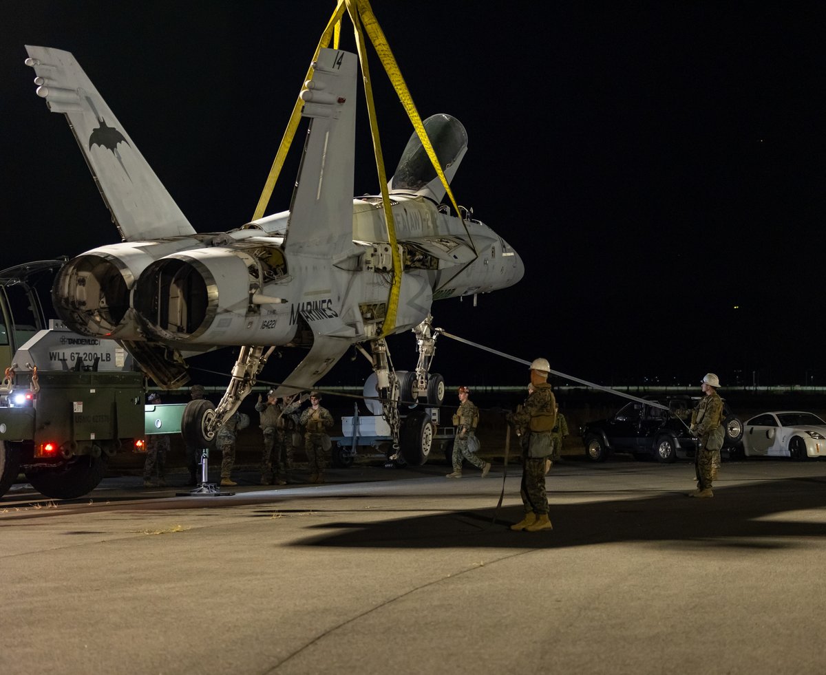 yamashin-b3e-on-twitter-rt-dvidshub-these-marines-guide-the-frame