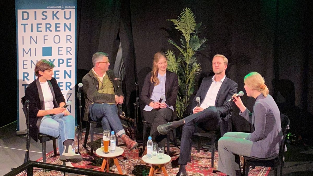 Wissenschaft im Dialog (@wissimdialog) on Twitter photo It's a Wrap – Dienstag fand die letzte Veranstaltung von #Wissenschaftkontrovers im <a href="/w_jahr/">Wissenschaftsjahr</a> 2022 zu #KI und Daten in der Medizin statt. Wir blicken auf viele spannende Diskussionen on- & offline zurück. Danke an alle, die dabei waren! 💐 Wir freuen uns schon auf das nächste Jahr. It's a Wrap – Dienstag fand die letzte Veranstaltung von #Wissenschaftkontrovers im <a href="/w_jahr/">Wissenschaftsjahr</a> 2022 zu #KI und Daten in der Medizin statt. Wir blicken auf viele spannende Diskussionen on- & offline zurück. Danke an alle, die dabei waren! 💐 Wir freuen uns schon auf das nächste Jahr.